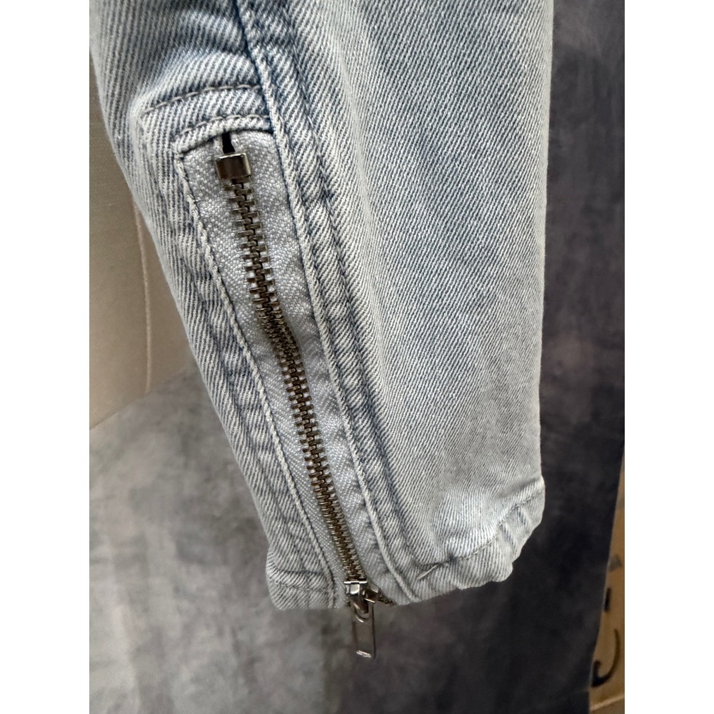 Madden NYC Womens Light Wash Cropped Denim Jacket Blue Small Cool Girl Timeless - Picture 9 of 10